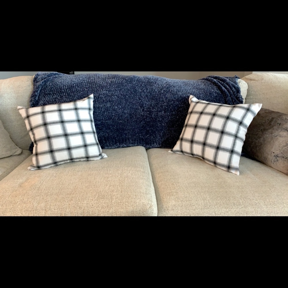 Timeless accent pillows
